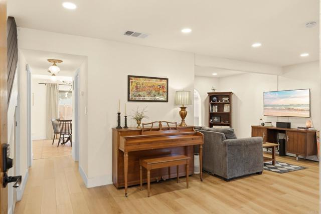 Detail Gallery Image 8 of 32 For 1651 S Juniper St #206,  Escondido,  CA 92025 - 3 Beds | 2/1 Baths