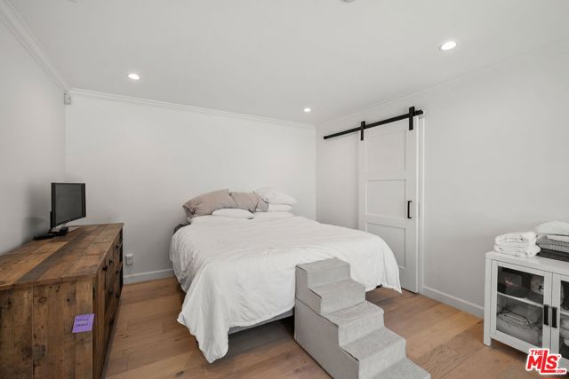 1839 Preuss Road, Los Angeles CA: https://media.crmls.org/mediaz/d6b680ae-99eb-4073-abff-5745f3b08f5b.jpg
