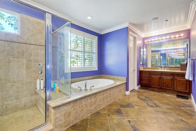 15068 Creek Hills Rd, El Cajon CA: https://media.crmls.org/mediaz/d6b6a517-0476-47bf-b3ed-2fb821e63528.jpg