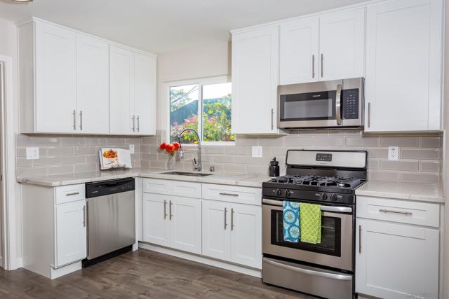 3082 Island Ave, San Diego CA: https://media.crmls.org/mediaz/d6b6b4a6-61d4-48f2-929f-0b62b0dcda63.jpg