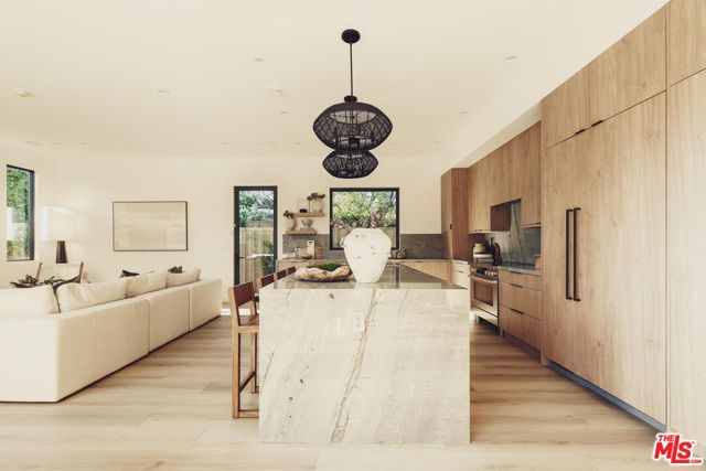 5725 Katherine Avenue, Sherman Oaks CA: https://media.crmls.org/mediaz/d6b6e371-c5d2-4e3d-9f83-6d0817d58141.jpg