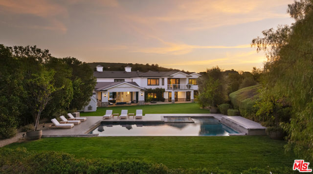 24155 Hidden Ridge Road, Hidden Hills CA: https://media.crmls.org/mediaz/d6b730fa-638e-4468-b567-fc5346a57915.jpg