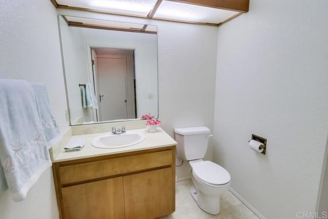 Detail Gallery Image 14 of 37 For 1762 Locust St #4,  San Diego,  CA 92106 - 2 Beds | 2/1 Baths