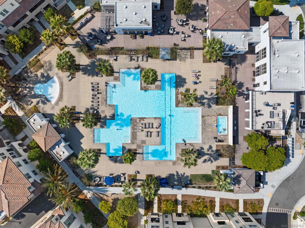 https://media.crmls.org/mediaz/d6b822c7-6edf-4d04-89fd-0b2db7bdbd91.jpg?preset=X-Large