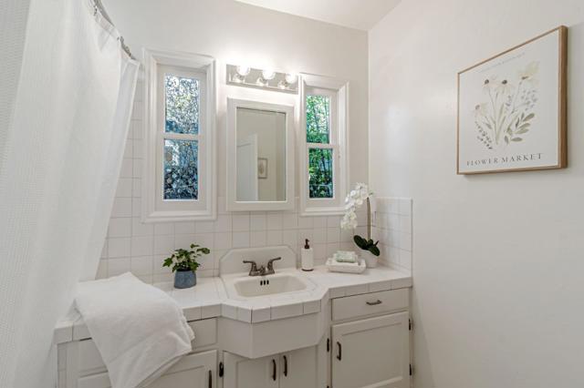 1045 Almanor Avenue, Menlo Park CA: https://media.crmls.org/mediaz/d6b8633e-9744-4125-957a-497f32a5fc0c.jpg