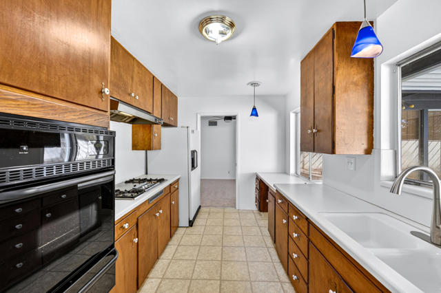 765 N Paseo De Anza, Palm Springs CA: https://media.crmls.org/mediaz/d6b87555-8559-463d-abf0-0cfa33391c8b.jpg