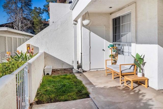 11595 Caminito La Bar, San Diego CA: https://media.crmls.org/mediaz/d6b91fa7-2eb1-49d7-908e-1522adb1620e.jpg