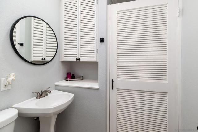 6393 Paseo Aspada, Carlsbad CA: https://media.crmls.org/mediaz/d6b95c2f-a4df-4449-bb85-0f4dadd510a7.jpg