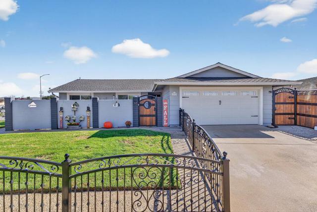 12932 Truman Street, Salinas CA: https://media.crmls.org/mediaz/d6b961f4-bc36-4bda-af5e-a29472a92ee5.jpg