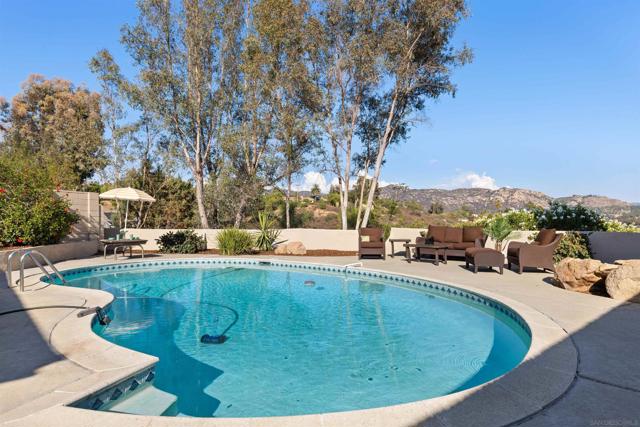 25311 Jesmond Dene Road, Escondido CA: https://media.crmls.org/mediaz/d6b9655a-d5c8-4f97-8bc6-71c08e40d204.jpg
