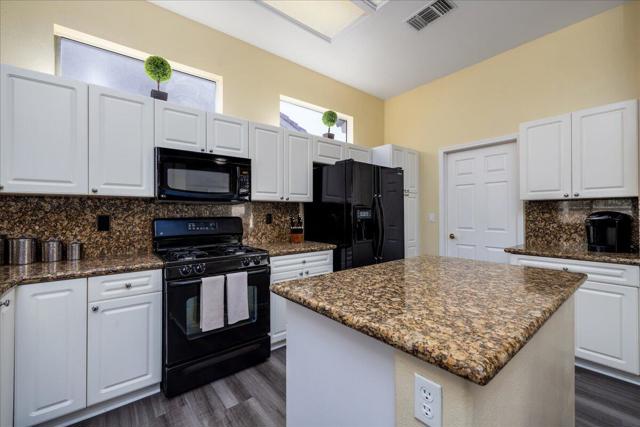 Image 15 of 40 For 78756 Golden Reed Drive