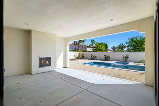57540 Cherrywood Place, La Quinta CA: https://media.crmls.org/mediaz/d6baa1ee-98c1-4a39-b732-d59d7e833dde.jpg