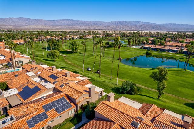 38348 Zinnia E Lane, Palm Desert CA: https://media.crmls.org/mediaz/d6badb04-54e9-4ccf-85c2-02a78c3c5e0e.jpg