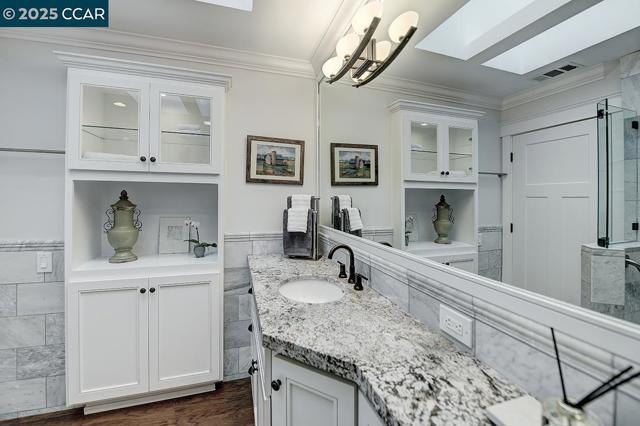 1232 Skycrest Dr, Walnut Creek CA: https://media.crmls.org/mediaz/d6bb0d3f-4ed7-4130-87ed-6f9716487d89.jpg