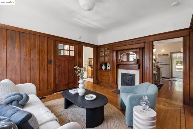 6521 Herzog St, Oakland CA: https://media.crmls.org/mediaz/d6bb7b55-463d-4976-9ec2-e5a242e7d782.jpg