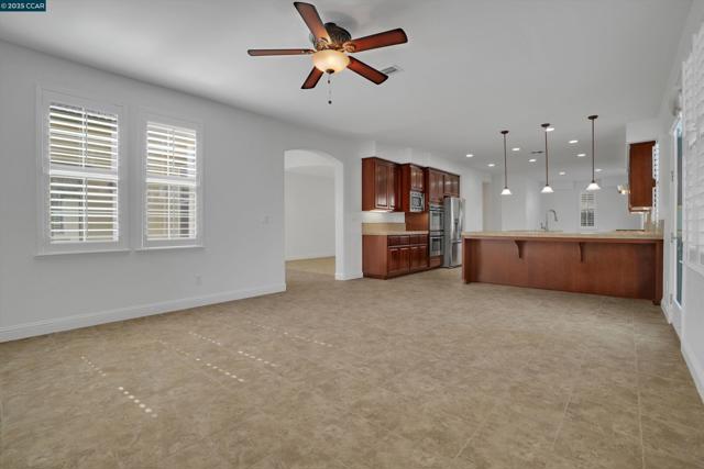 1411 Granite Creek Dr, Patterson CA: https://media.crmls.org/mediaz/d6bc1ff0-e0cb-4e53-b175-051565333abd.jpg