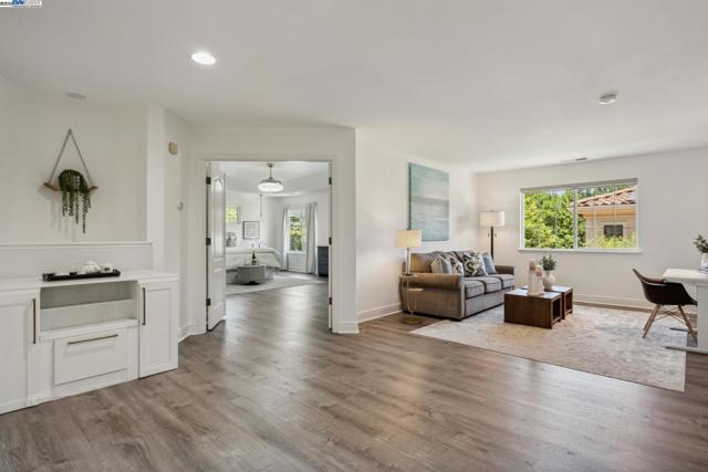 418 Golf Ct, Walnut Creek CA: https://media.crmls.org/mediaz/d6bc440a-0f76-4a6a-8bb5-8ffb18a4f856.jpg