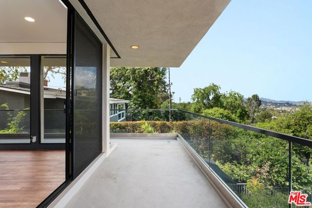 1325 Linda Rosa Avenue, Los Angeles CA: https://media.crmls.org/mediaz/d6bcaa5d-e785-47d0-8aff-297d97c154c3.jpg