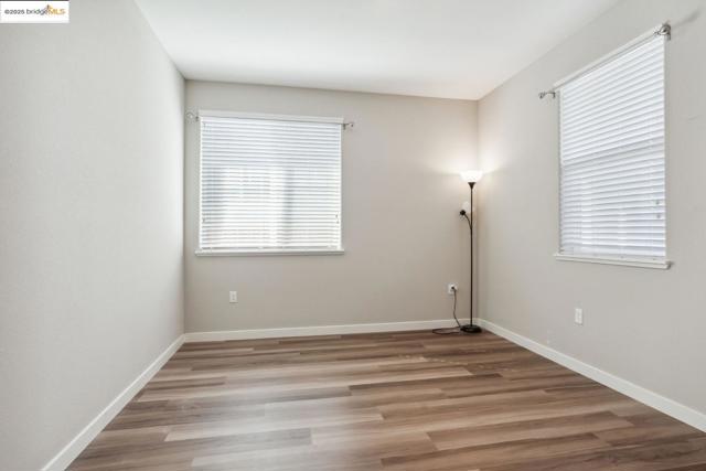 2242 Park PL, Rio Vista CA: https://media.crmls.org/mediaz/d6bce05f-05da-4da8-acee-5daf1a434cfa.jpg