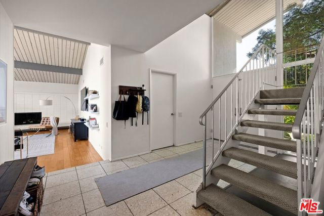 2318 Cheryl Place, Los Angeles CA: https://media.crmls.org/mediaz/d6bd6985-00c1-4050-8aab-ed13f37af25a.jpg
