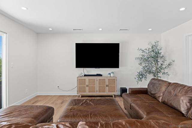 2686 Via Viejas, Alpine CA: https://media.crmls.org/mediaz/d6bd9c90-a369-4231-a4ba-0a6a850e6431.jpg