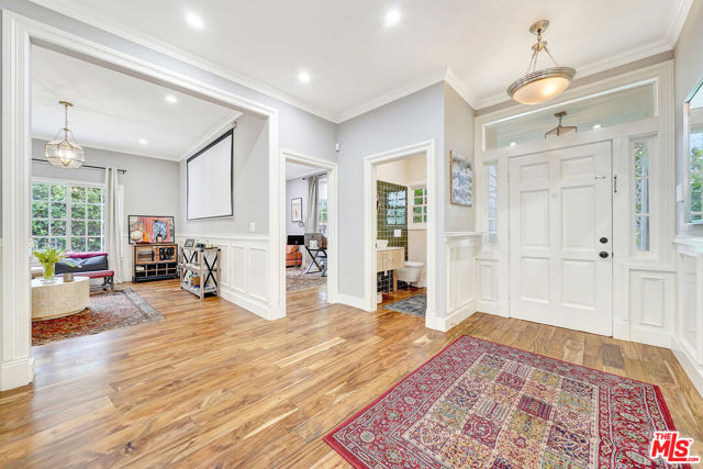 5111 Babcock Avenue, Valley Village CA: https://media.crmls.org/mediaz/d6bda9d3-7820-4f42-8552-0529088a07e3.jpg