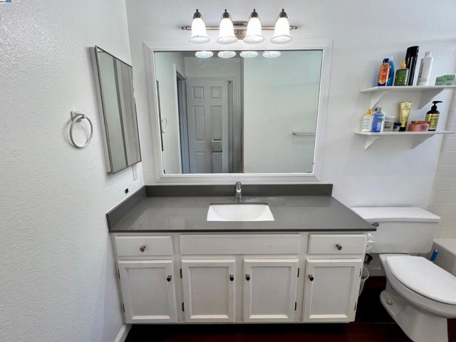85 Phillips Ct, Tracy CA: https://media.crmls.org/mediaz/d6bdb3b5-6253-45e9-bdc7-788862f96a42.jpg