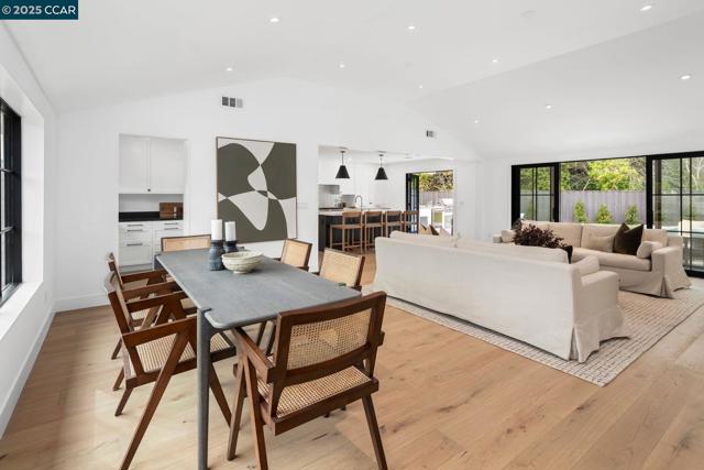 181 Lombardy Lane, Orinda CA: https://media.crmls.org/mediaz/d6be4b99-5b0f-4fd3-ad40-4a50689eb24f.jpg
