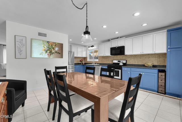 Detail Gallery Image 15 of 50 For 27800 Parkvale Dr, Santa Clarita,  CA 91350 - 4 Beds | 3 Baths