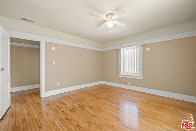 519 W Elm Avenue, Inglewood CA: https://media.crmls.org/mediaz/d6c0116c-d1c5-49a8-adbe-34897fe67417.jpg