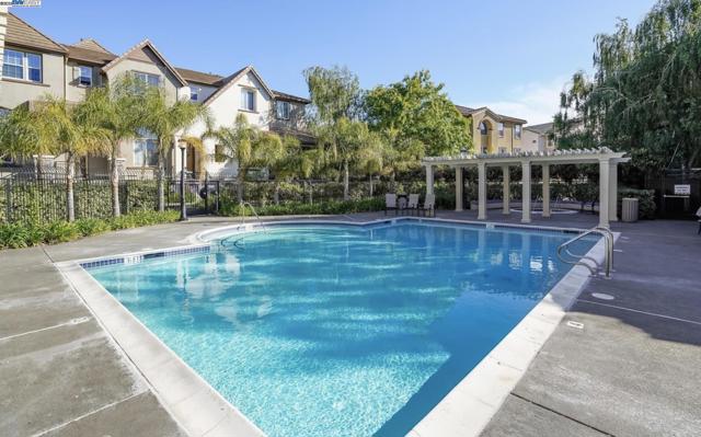 6217 Byron Ln, San Ramon CA: https://media.crmls.org/mediaz/d6c021f8-4b80-4d29-9c62-d0446d104430.jpg