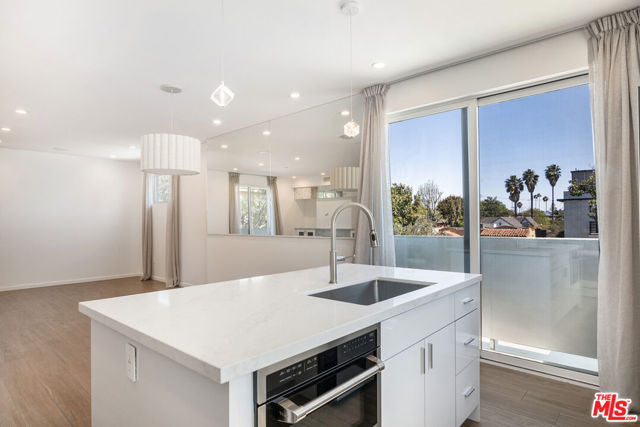 1623 S Bedford Street, Los Angeles CA: https://media.crmls.org/mediaz/d6c023fb-339e-4795-96e2-a81e51cd9803.jpg