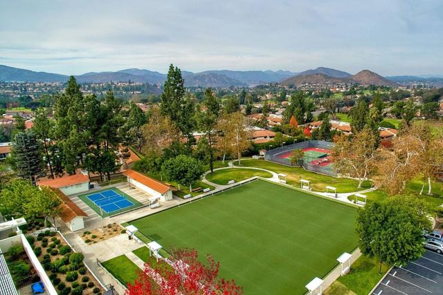 13356 Corte De Comares, San Diego CA: https://media.crmls.org/mediaz/d6c09203-fb03-4d70-8f27-15110eb8b0e1.jpg