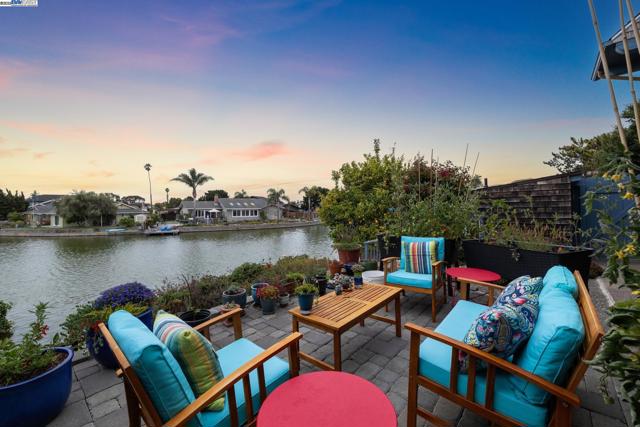2000 CLINTON AVENUE, Alameda CA: https://media.crmls.org/mediaz/d6c0c693-3c4f-49b2-bdc3-3993e8e72176.jpg