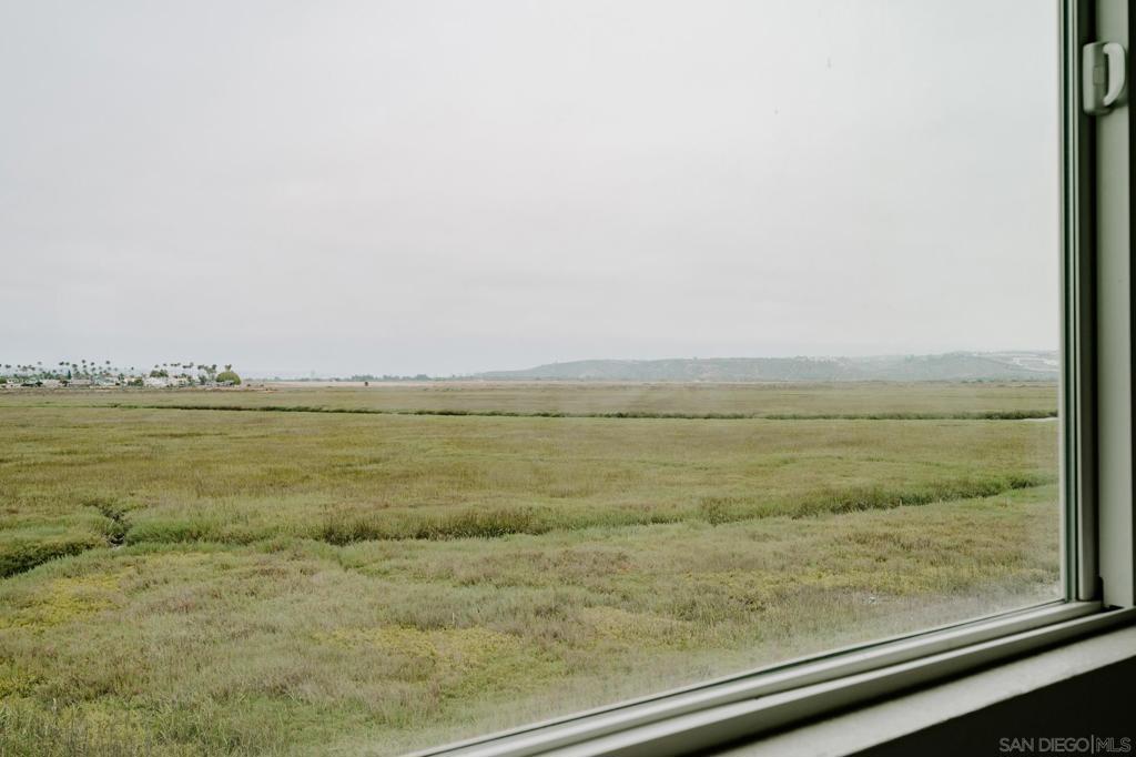 https://media.crmls.org/mediaz/d6c15c98-8c8b-4c00-b5e6-200910e82418.jpg?preset=X-Large