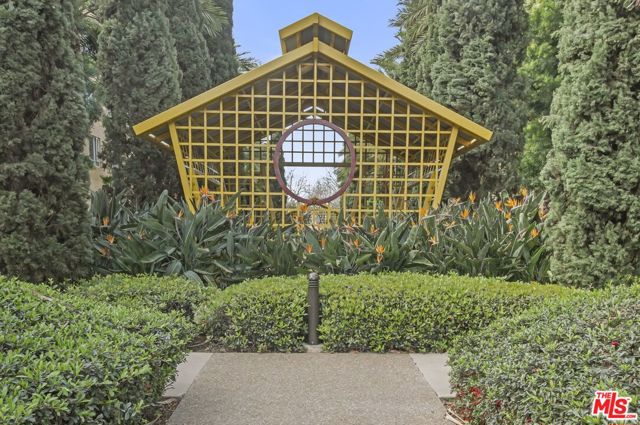 6400 Crescent Parkway, Playa Vista CA: https://media.crmls.org/mediaz/d6c18ea7-08c2-4d75-b0b2-b37ced2e9669.jpg