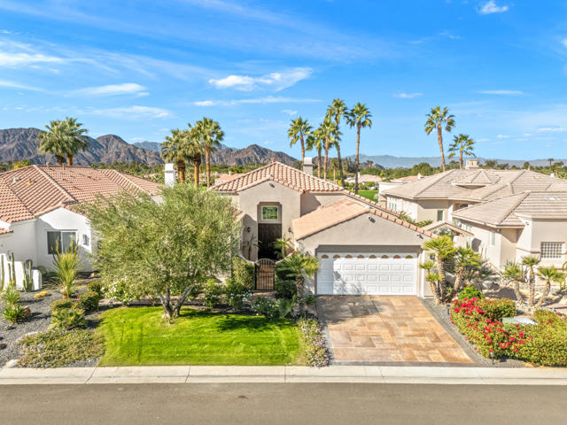 50605 Verano Drive, La Quinta CA: https://media.crmls.org/mediaz/d6c1ceea-4067-498b-a4d6-ab3c5ccfb07b.jpg