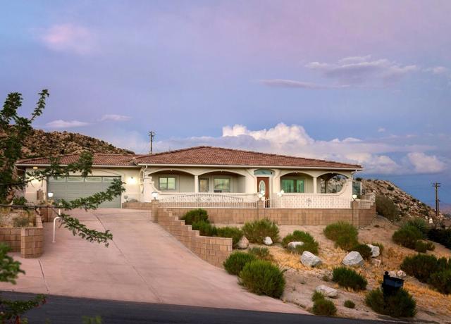 6207 Red Bluff Avenue, Yucca Valley CA: https://media.crmls.org/mediaz/d6c1ed79-805e-4be7-8b9b-e9fcf7307ecd.jpg
