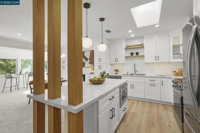 1364 Running Springs Rd, Walnut Creek CA: https://media.crmls.org/mediaz/d6c1ef98-c482-49f7-975b-056c455736c1.jpg
