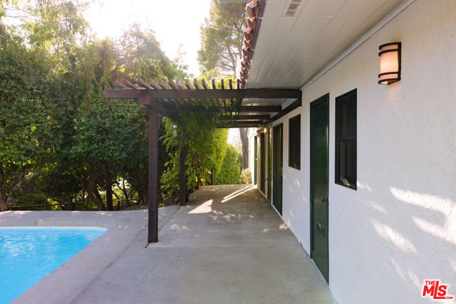 25620 Nebo Dr, Calabasas CA: https://media.crmls.org/mediaz/d6c1fada-b560-4166-b8be-60e6c289c46b.jpg