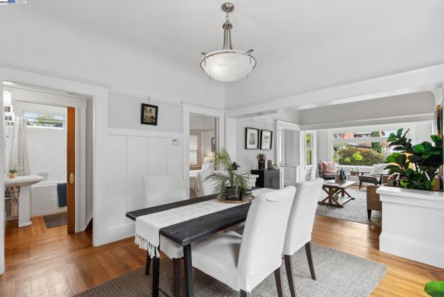 3206 Garfield Ave, Alameda CA: https://media.crmls.org/mediaz/d6c2927d-611a-41f0-a730-4e1419411f8f.jpg