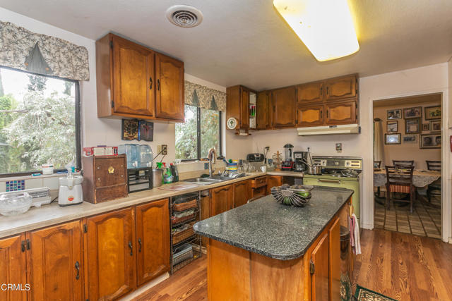 1400 Park Drive, Ojai CA: https://media.crmls.org/mediaz/d6c2c9f7-eb35-4b31-9812-9452b8b8b544.jpg