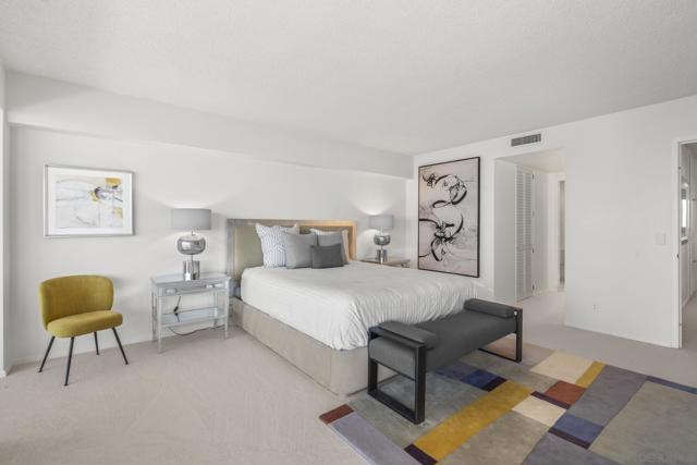 939 Coast Blvd, La Jolla CA: https://media.crmls.org/mediaz/d6c3b40f-2bfd-4b0d-a43f-2fd85feb934f.jpg