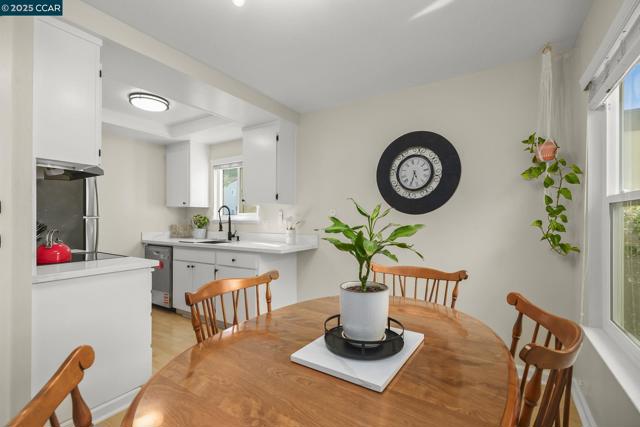 1435 Bel Air Dr, Concord CA: https://media.crmls.org/mediaz/d6c3f72c-b0eb-470b-be1a-e1ac81e21a58.jpg