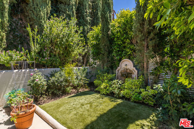 3943 Avenida Del Sol, Studio City CA: https://media.crmls.org/mediaz/d6c4154f-2894-4569-9db5-0362426e9d08.jpg