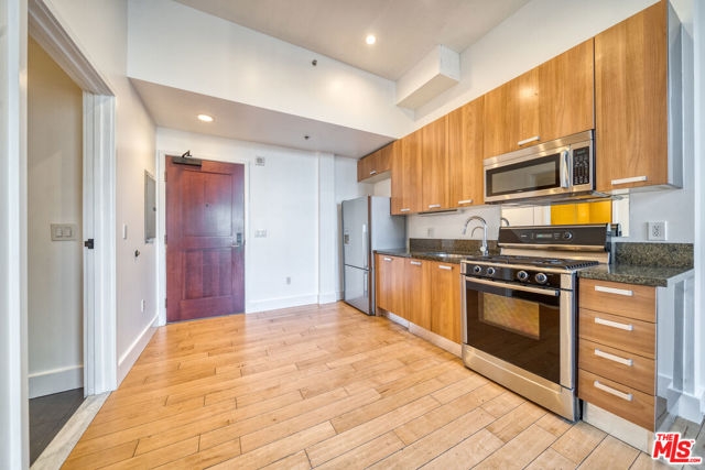 460 S SPRING Street, Los Angeles CA: https://media.crmls.org/mediaz/d6c4fad2-ff03-4da7-9921-871fb600a1e0.jpg