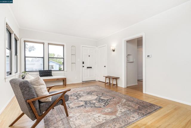 6 View St, Vallejo CA: https://media.crmls.org/mediaz/d6c50712-3b56-4513-b632-1cd36d537696.jpg