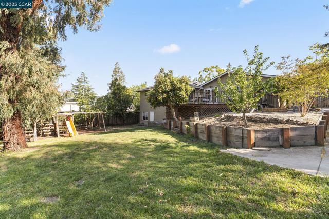 3348 Betty Ln, Lafayette CA: https://media.crmls.org/mediaz/d6c544a7-262a-461f-bde2-397544f25799.jpg