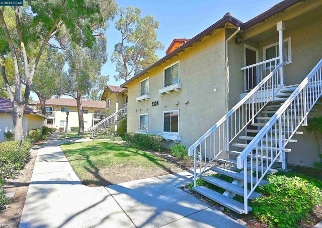 1324 Chateau Cmn, Livermore CA: https://media.crmls.org/mediaz/d6c54500-f80a-4b03-925c-dcf7accb2885.jpg