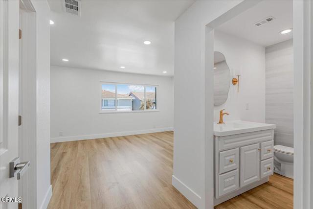 Detail Gallery Image 8 of 20 For 1314 Gina Dr, Oxnard,  CA 93030 - 3 Beds | 2/1 Baths